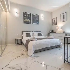  Apartment Moscova Luxury New Italy