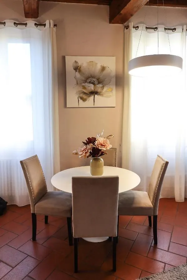 Santo Spirito - Elegante Appartamento In Pieno Centro Florence Apartment