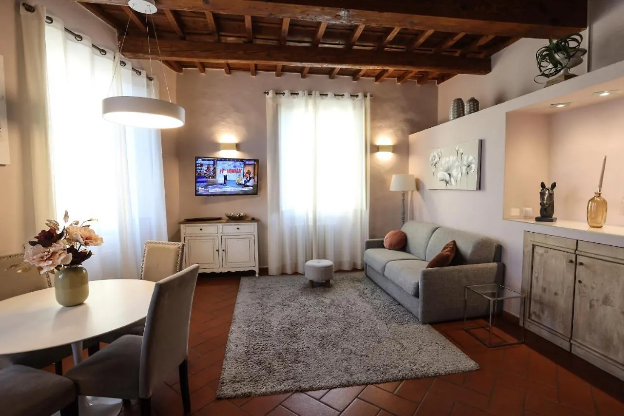 Santo Spirito - Elegante Appartamento In Pieno Centro Florence Apartment