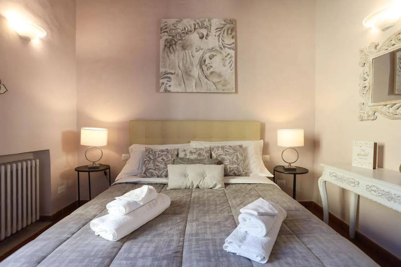 Santo Spirito - Elegante Appartamento In Pieno Centro Florence Apartment