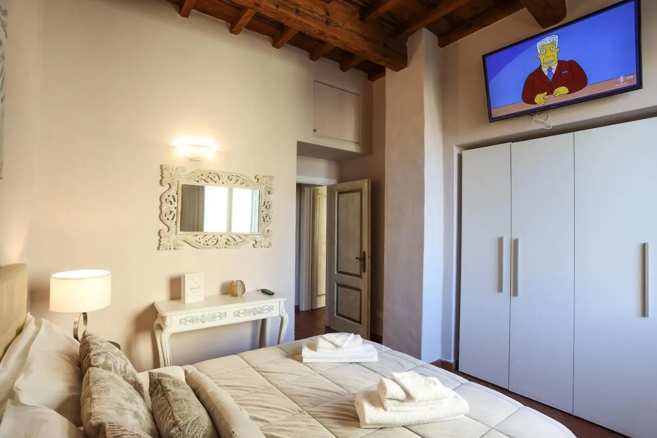Apartment Santo Spirito - Elegante Appartamento In Pieno Centro Florence Italy