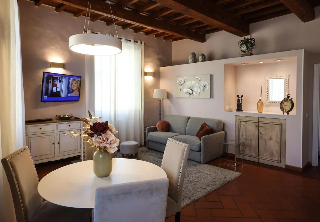 Apartment Santo Spirito - Elegante Appartamento In Pieno Centro Florence