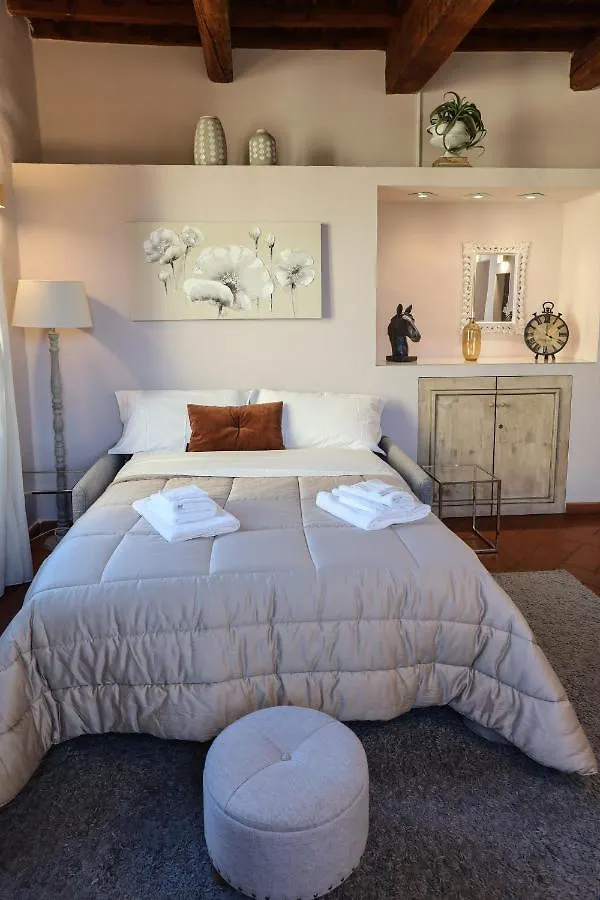 Apartment Santo Spirito - Elegante Appartamento In Pieno Centro Florence Italy