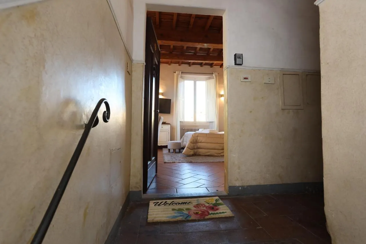 Santo Spirito - Elegante Appartamento In Pieno Centro Florence 0*,  Italy